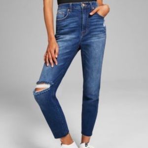 Zipper fly slim straight- leg jeans